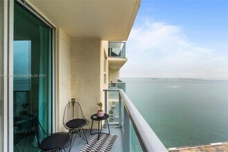 1155 Brickell Bay Dr, Unit 1903 in Miami, FL - Foto de edificio - Building Photo