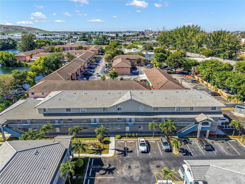 8390 NW 103rd St in Hialeah, FL - Building Photo