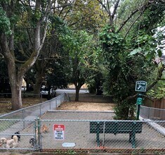 5460 NE Sandycrest Terrace in Portland, OR - Building Photo - Building Photo