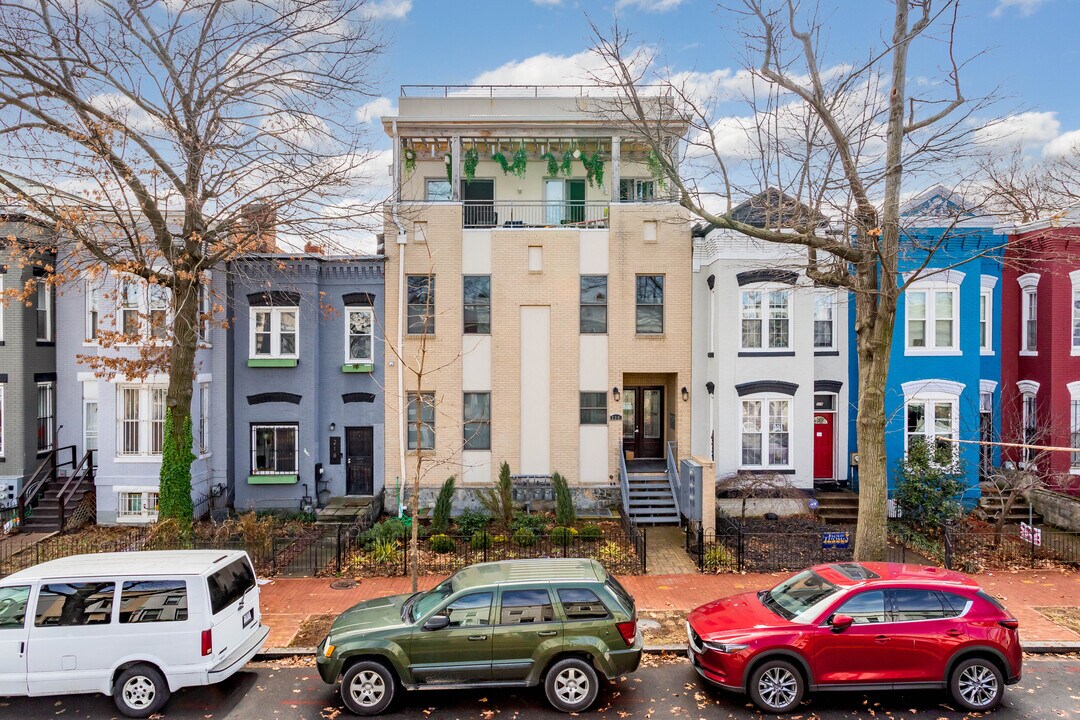 220 P St NW in Washington, DC - Building Photo