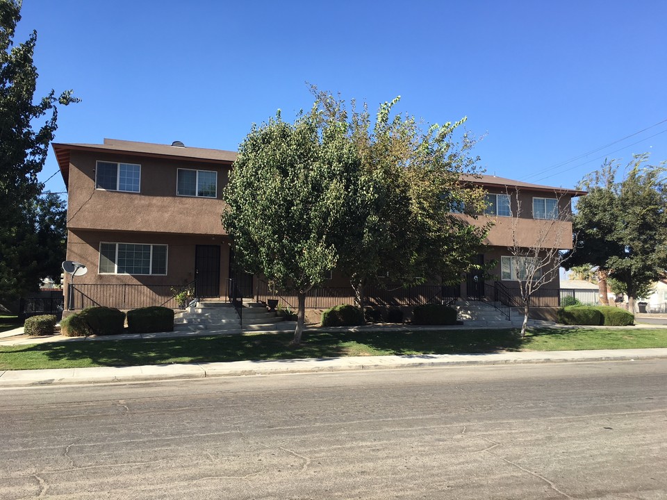 1103 O St in Bakersfield, CA - Building Photo