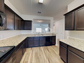 12250 Commander Dr in San Antonio, TX - Building Photo - Building Photo