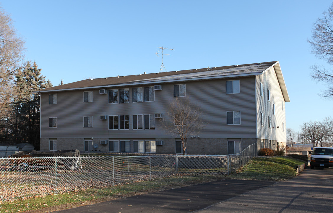 LJ East Apartments in St. Cloud, MN - Foto de edificio