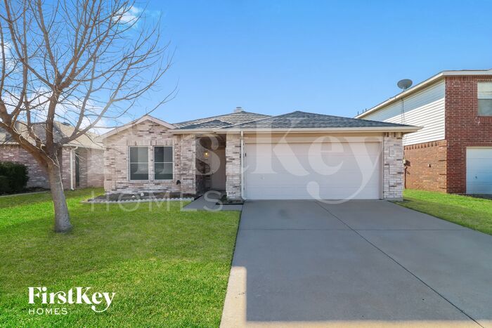 5216 Newcastle Ln in Fort Worth, TX - Building Photo