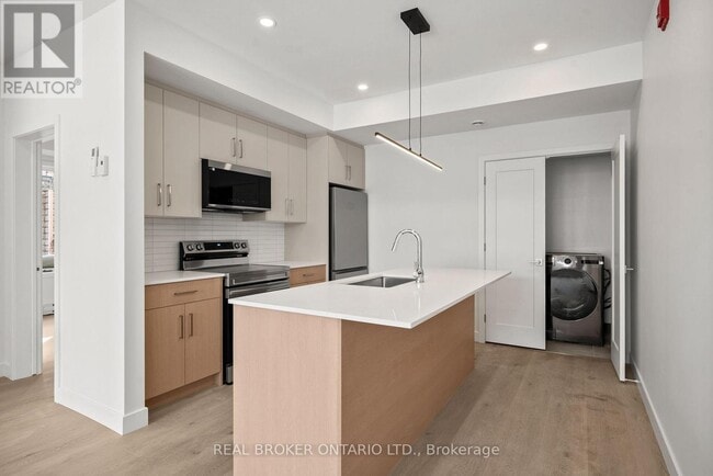 184 Woodroffe Ave in Ottawa, ON - Building Photo - Building Photo