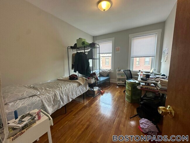 1185 Commonwealth Ave, Unit 16 in Boston, MA - Building Photo - Building Photo