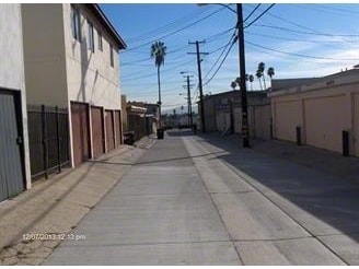 10218 Darby Ave in Inglewood, CA - Foto de edificio - Building Photo