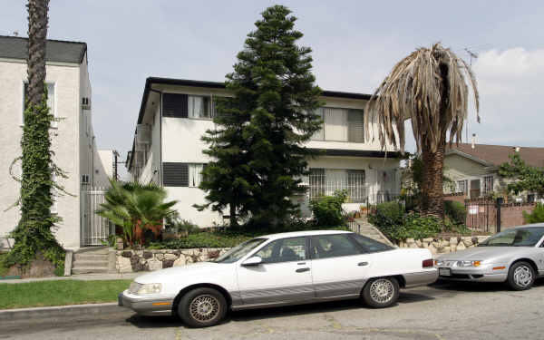 5707 Camerford Ave in Los Angeles, CA - Foto de edificio - Building Photo