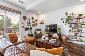 4704 Sunset Trail in Austin, TX - Foto de edificio - Building Photo