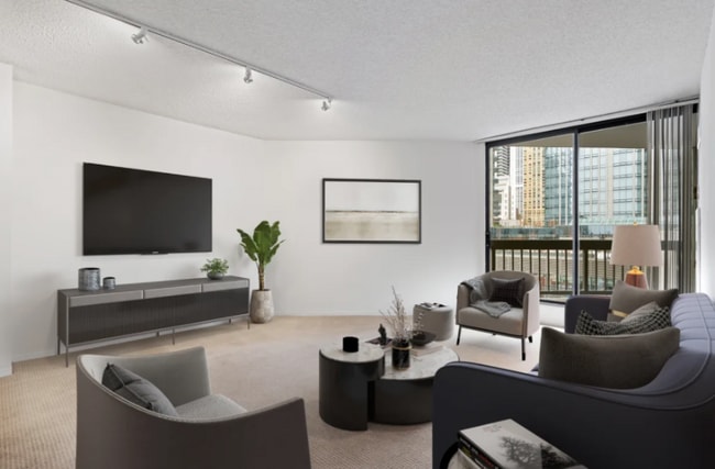 755 N Dearborn St in Chicago, IL - Foto de edificio - Building Photo