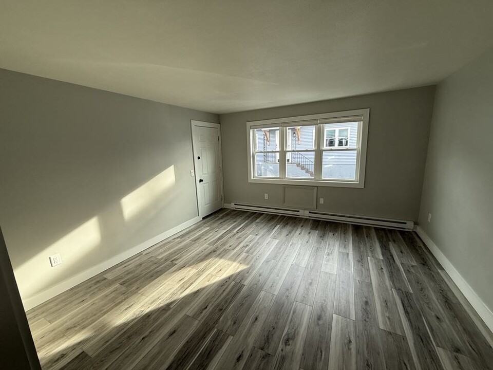 12 Hunnewell Rd in Worcester, MA - Building Photo