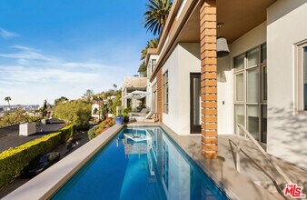 8271 Woodshill Trail in Los Angeles, CA - Building Photo - Building Photo