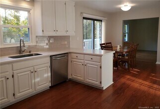 208 Guinea Rd in Stamford, CT - Building Photo - Building Photo