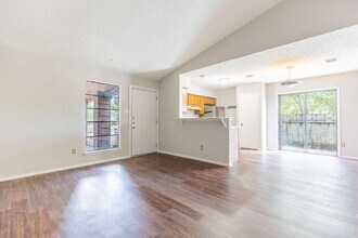 6201 Berkett Cove in Austin, TX - Building Photo - Building Photo