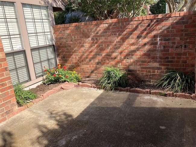 18240 Midway Rd in Dallas, TX - Building Photo - Building Photo