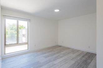 2520 College Avenue in Berkeley, CA - Building Photo - Interior Photo