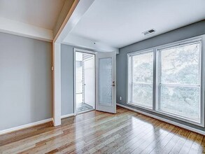 3176 Summit Square Dr in Oakton, VA - Building Photo - Building Photo