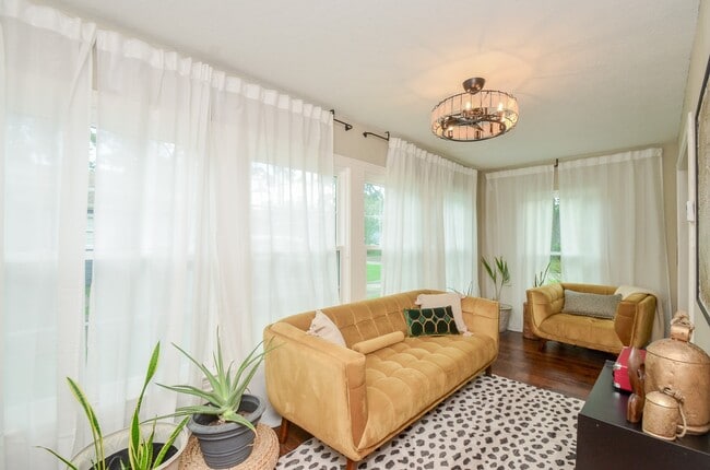 property at 4315 Fernwood Dr