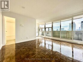 33 Isabella St in Toronto, ON - Building Photo