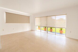 7320 SW 82nd St in Miami, FL - Building Photo - Building Photo