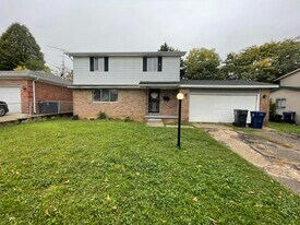 6907 Parkbelt Dr in Flint, MI - Building Photo