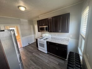 34 Myrtle St in Taunton, MA - Building Photo - Building Photo