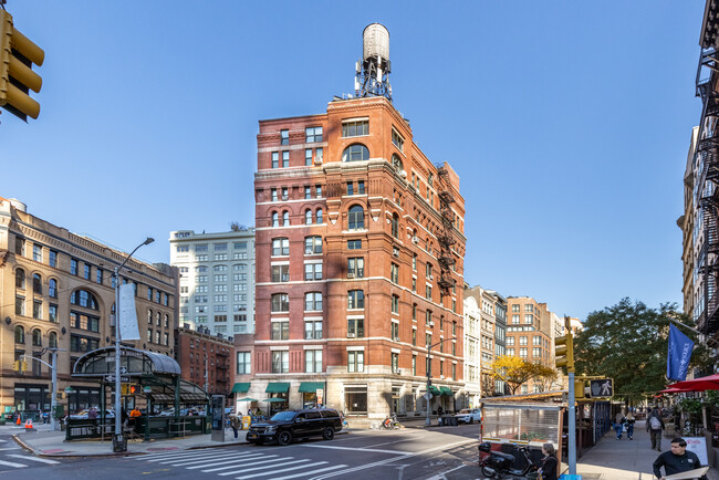 220-224 W Broadway in New York, NY - Foto de edificio - Building Photo