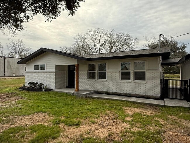 6210 Delany Rd in Hitchcock, TX - Building Photo - Building Photo