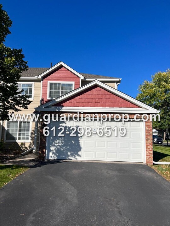 719 Mariner Way in Woodbury, MN - Building Photo