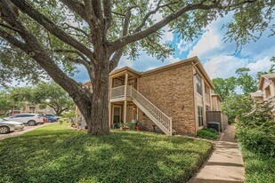 1311 Antoine Dr in Houston, TX - Building Photo