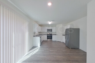 11 Jefferson Ave in Lehigh Acres, FL - Foto de edificio - Building Photo