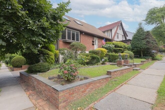 55 W Devonia Ave in Mount Vernon, NY - Foto de edificio - Building Photo