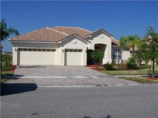 property at 3514 Valleyview Dr