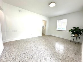 401 SE 14th Ct in Fort Lauderdale, FL - Foto de edificio - Building Photo
