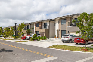 Aurora in Homestead, FL - Building Photo