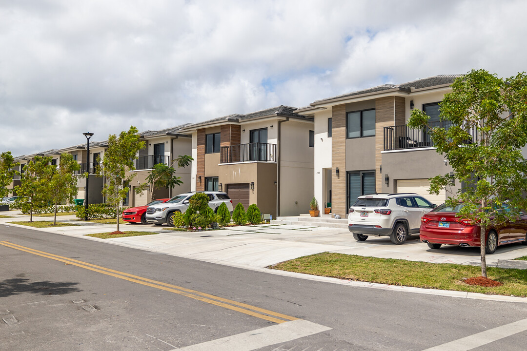 Aurora in Homestead, FL - Building Photo
