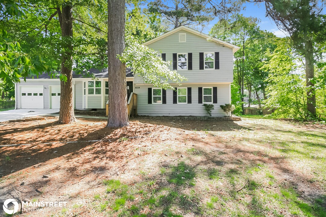 6534 Wild Turkey Trail in Riverdale, GA - Building Photo