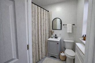 6830 S South Shore Dr in Chicago, IL - Building Photo - Building Photo