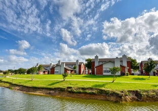 The Landing Apartments in Victoria, TX - Building Photo - Building Photo