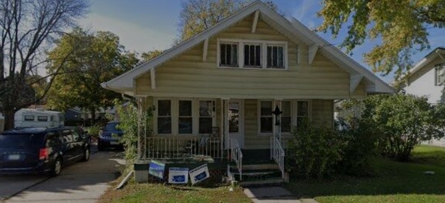 property at 2415 Myrtle St