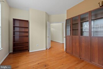 15433 Leeds Hill Way in Woodbridge, VA - Foto de edificio - Building Photo