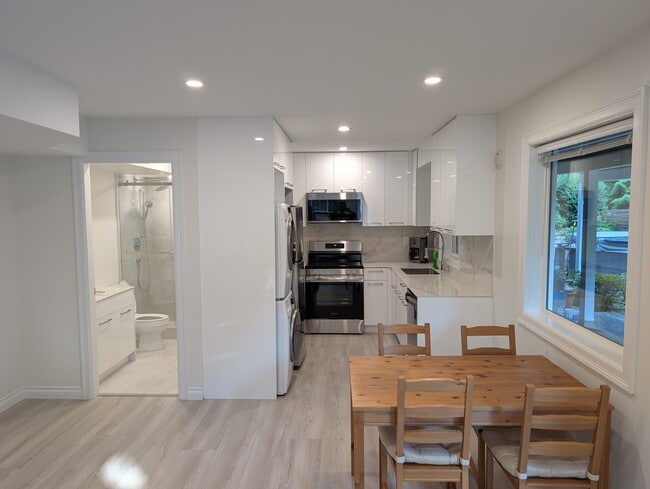 property at 4958 Chalet Pl