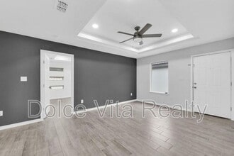 1001 W Sunset Valley St in Alton, TX - Foto de edificio - Building Photo