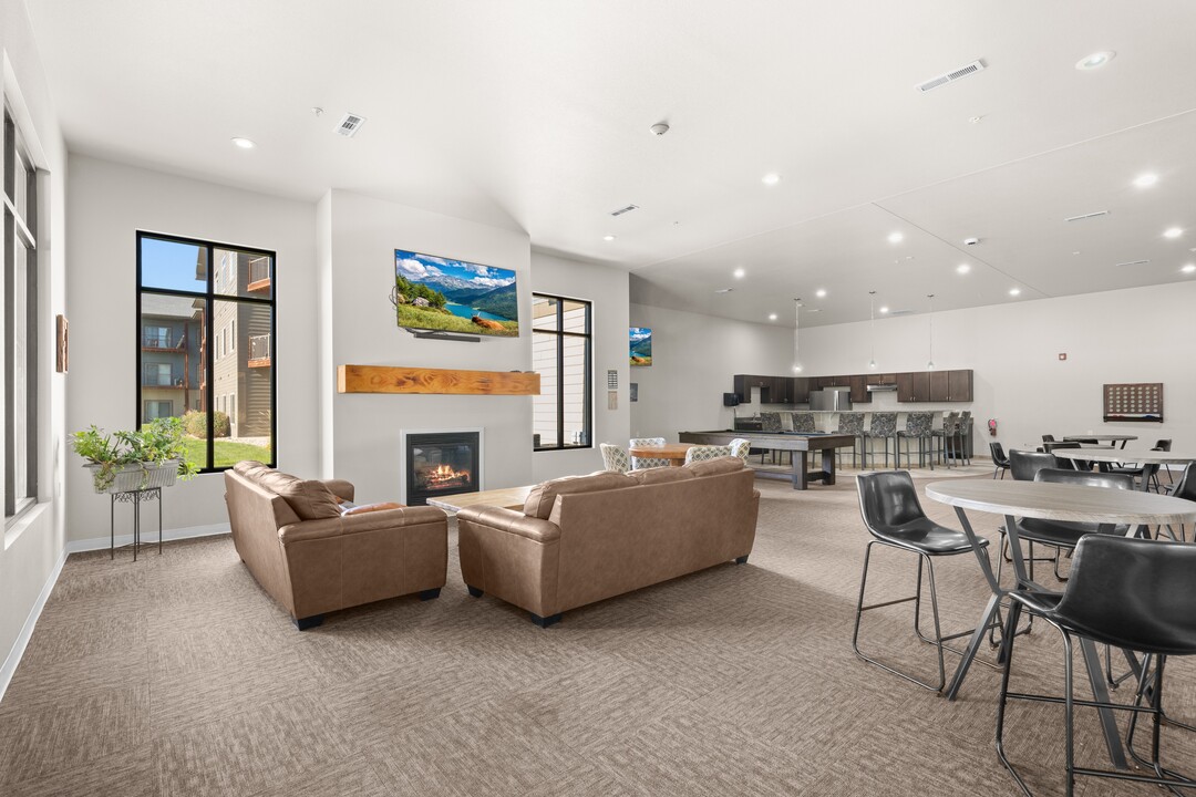 North Highlands Apartments in Minot, ND - Building Photo