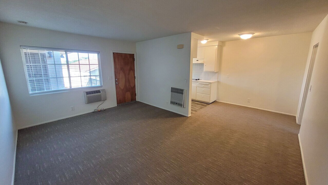 856 N Euclid St in La Habra, CA - Building Photo