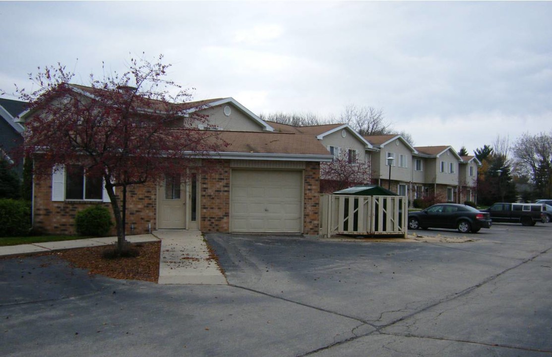 Lake Mills Townhomes in Lake Mills, WI - Building Photo