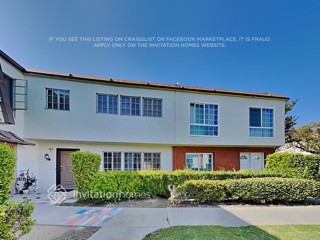 property at 1974 Glenoaks Ave