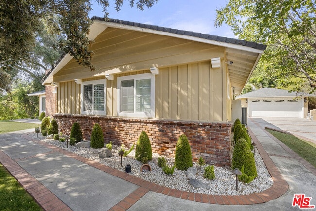 1823 Fern Ln in Glendale, CA - Foto de edificio - Building Photo