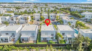 10373 NW 68th Ter in Doral, FL - Building Photo - Building Photo