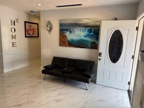 18501 NW 30th Ave in Miami Gardens, FL - Building Photo - Building Photo